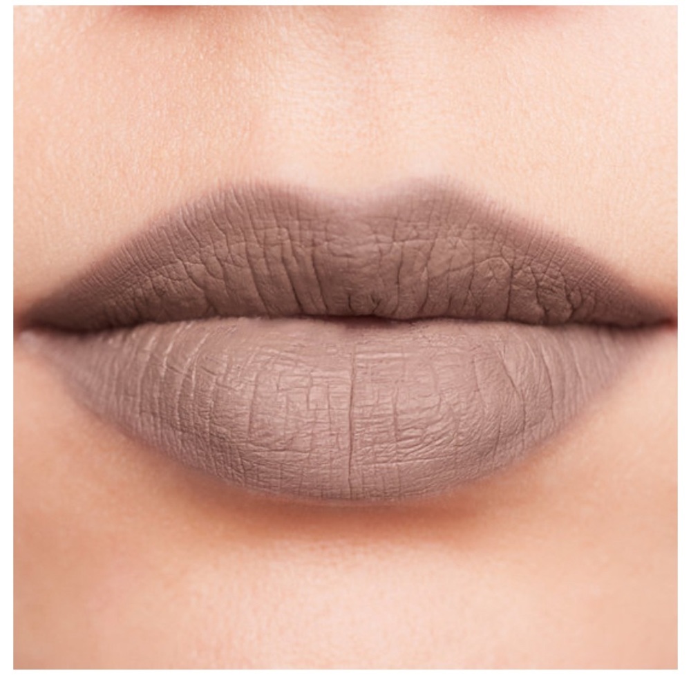 ONLY TWO IN STOCK | JEFFREE STAR COSMETICS
Velour Liquid Lipstick (Posh Spice)